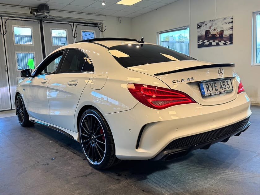 Bild 3 av Mercedes-Benz CLA 45 AMG 4MATIC SKALSTOLAR H/K Pano SE SPEC!