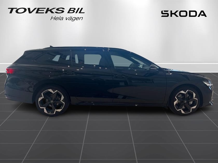 Bild 2 av Škoda Superb iV Kombi Sportline 1,5 TSI 204hk LAGERBIL