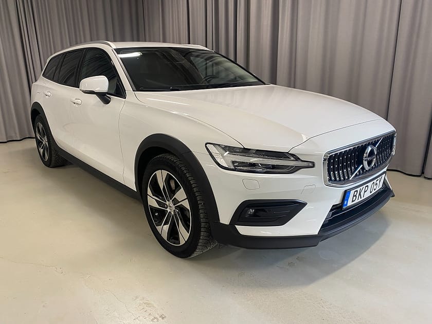Bild 1 av Volvo V60 Cross Country B4 AWD Geartronic Momentum. Navi