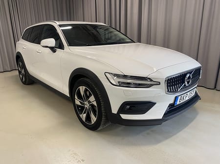 Volvo V60 Cross Country B4 AWD Geartronic Momentum. Navi