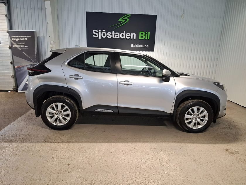 Bild 5 av Toyota Yaris Cross Hybrid AWD-i e-CVT Active 116 hk Adaptiv Farth,Kupévärm