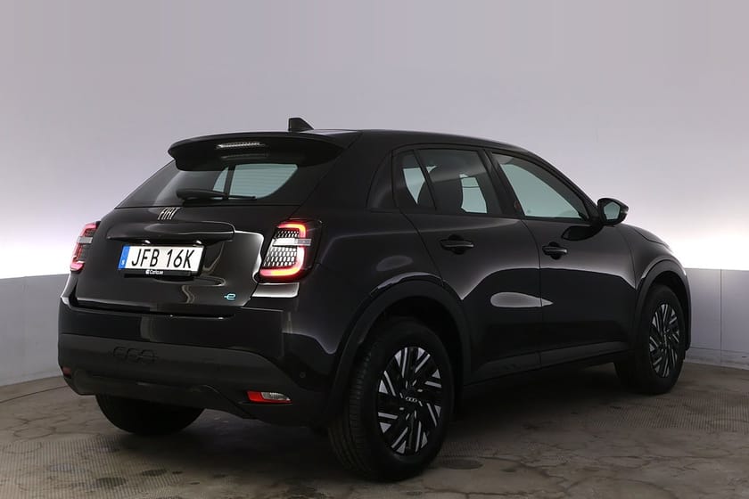 Bild 5 av Fiat 600e RED LED Keyless PDC Mirror Screen