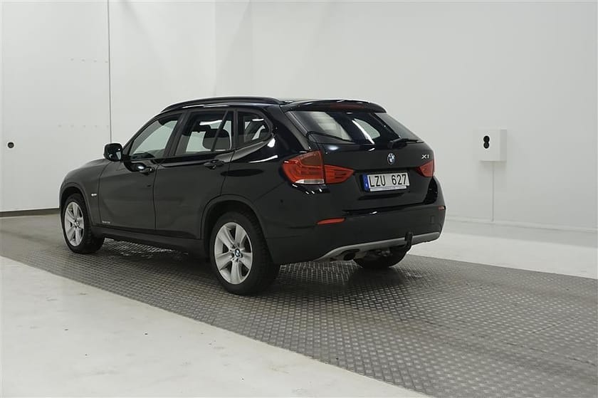 Bild 2 av BMW X1 sDrive18i 150hk Drag PDC M-Värme Fullservad Radio Pro