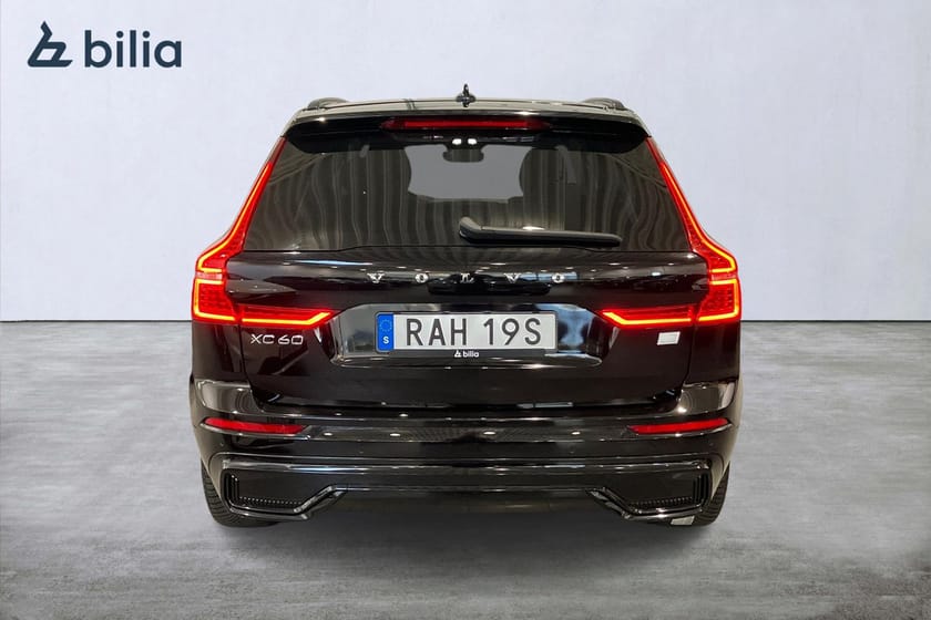 Bild 5 av Volvo XC60 Recharge T8 Plus Dark Mörkt tonade rutor 5 st Parkeringskamera 360 Dragkrok halvautomatisk HarmanKardon PremiumSound