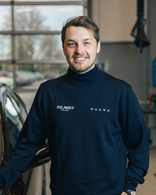 SIMON LARSSON - Biltestare