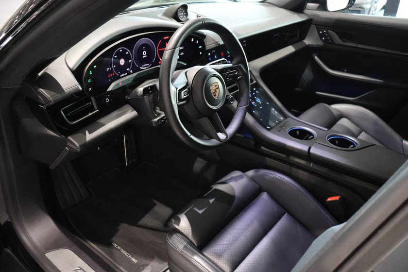 Bild 2 av Porsche Taycan 4S Sport Turismo 544hk