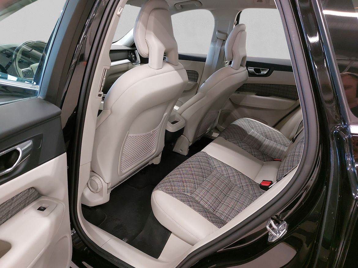 Volvo XC60 2018 - miniatyr 6