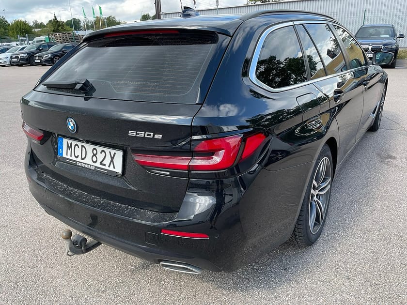 Bild 3 av BMW 530e Touring Plug in 292HK Läder Panorama