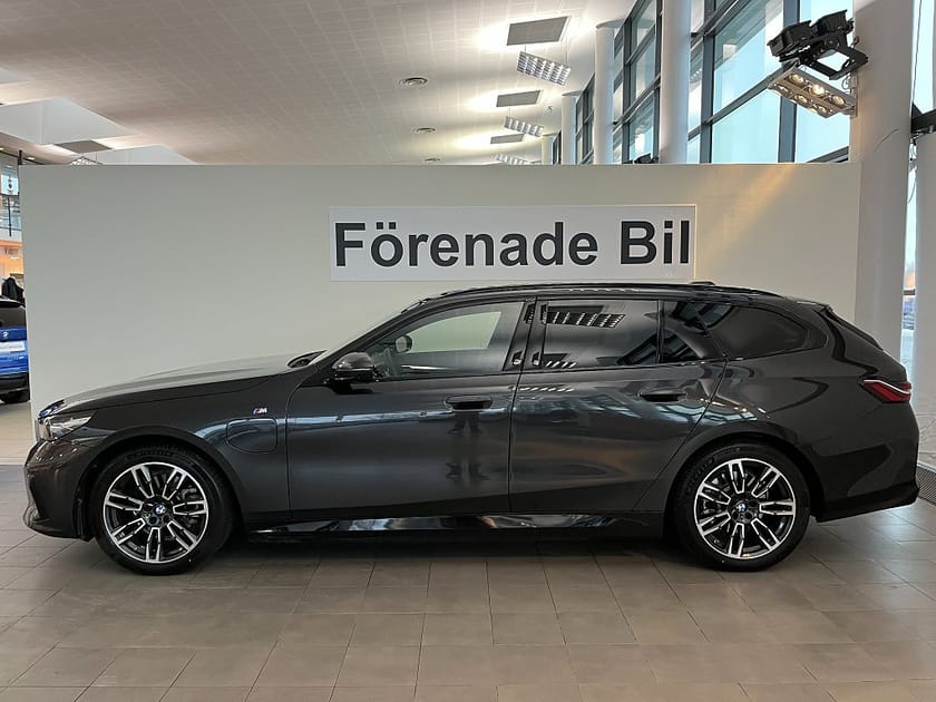 Bild 3 av BMW 530e xDrive Touring 4,95 ränta M Sport H/K Drag Panorama