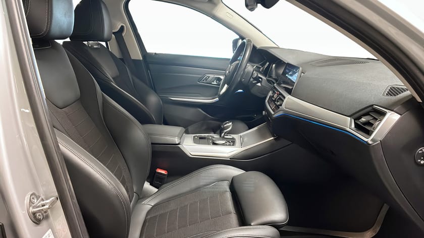 Bild 3 av BMW 330e Sedan G20 Sport Line HUD Rattvärme