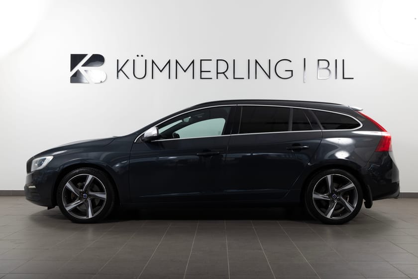 Bild 1 av Volvo V60 D4 AWD Geartronic 190hk R-design Drag/Bkamera/Ledramp