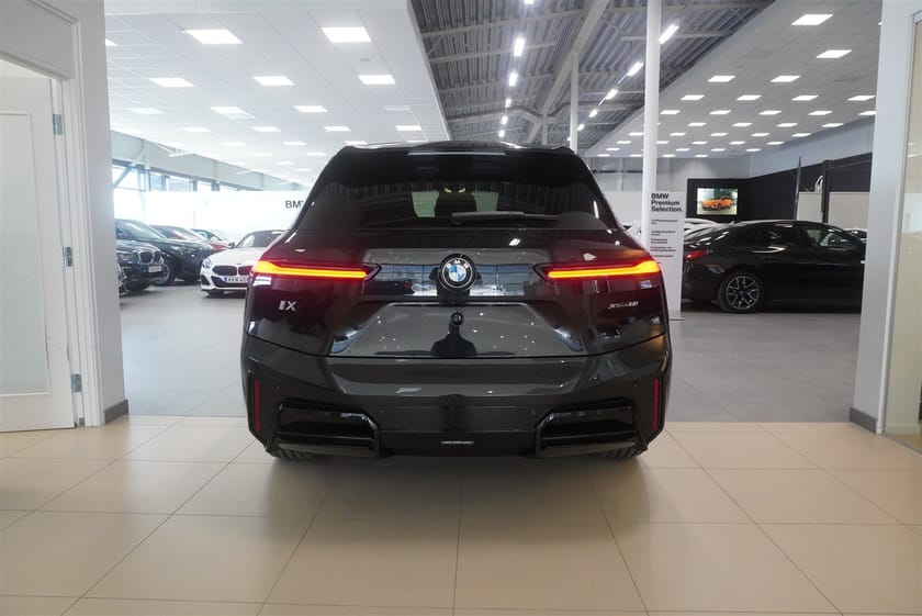 Bild 4 av BMW iX xDrive60 Fully Charged M Sport Pro Ed Drag DA Pro H K