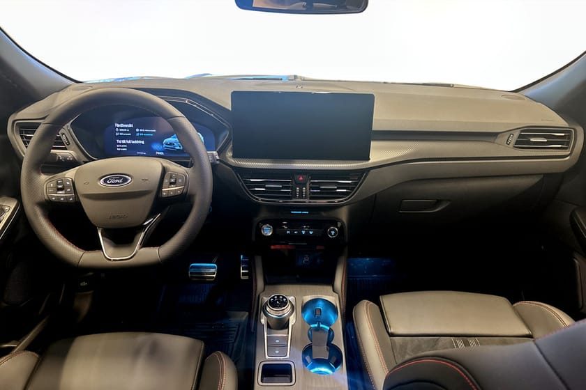 Bild 4 av Ford Kuga Plug-In Hybrid ST-Line X 2.5 FWD 243hk Black Edition CVT
