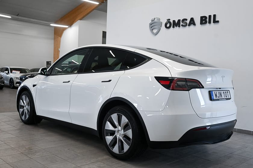Bild 5 av Tesla Model Y Long Range AWD Autopilot Panorama Drag 514hk