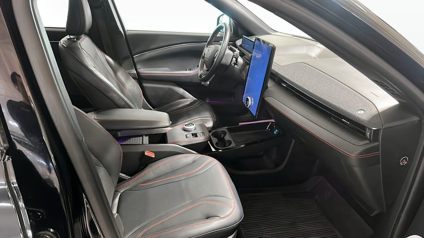 Bild 3 av Ford Mustang Mach-E Long Range AWD 351hk Premium Pkt B&O Pano