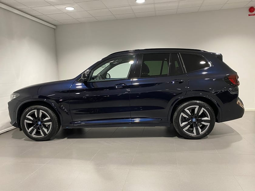 Bild 2 av BMW iX3 M-Sport Adaptiv Farthålllare Rattvärme Drag Fri Ser*