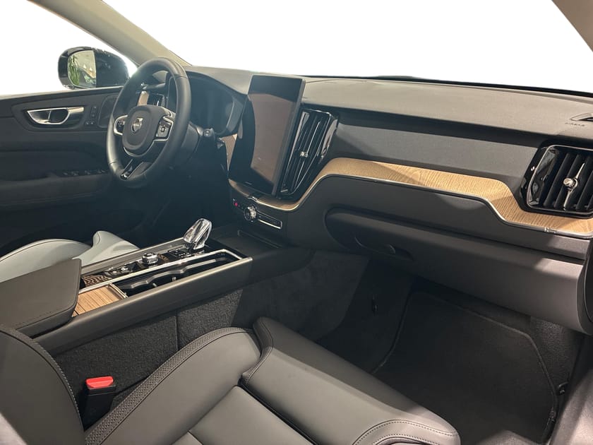 Bild 4 av Volvo XC60 T6 Plus Dark Nordic Edition