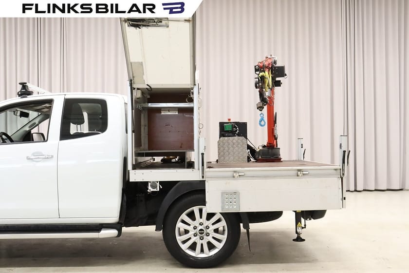 Bild 2 av Isuzu D-Max Space Cab 163HK Automat Halvskåp Kranbil EnÄgare Leasebar