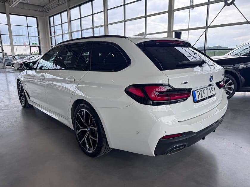 Bild 3 av BMW 530e xDrive Touring | M Sport | Navi | HUD | 360° | Moms