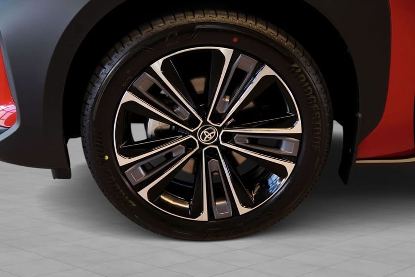 Bilde 2 av Toyota bZ4X AWD Executive Bitone