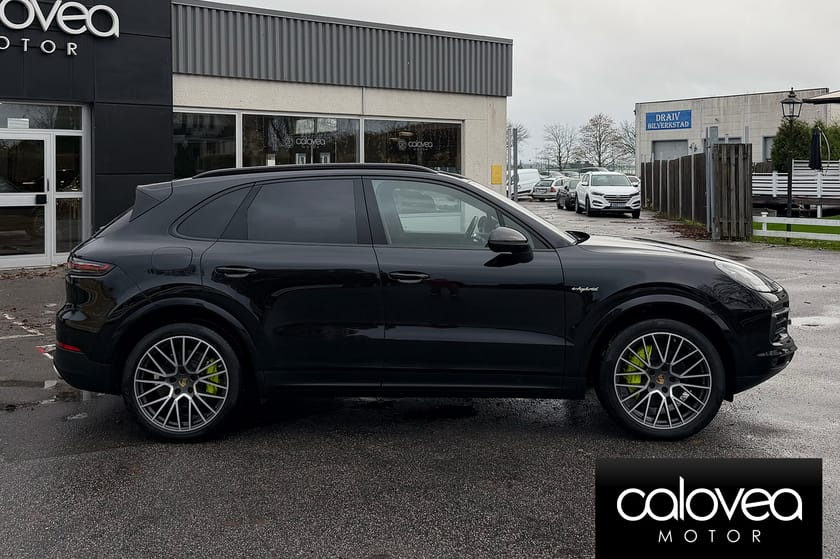 Bild 2 av Porsche Cayenne E-Hybrid S NIGHTVISION PASM 14-VÄGS PANO DRAG VHJUL