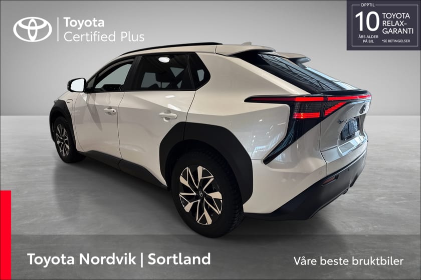 Bilde 3 av Toyota bZ4X Active Tech AWD Pearl White Metallic