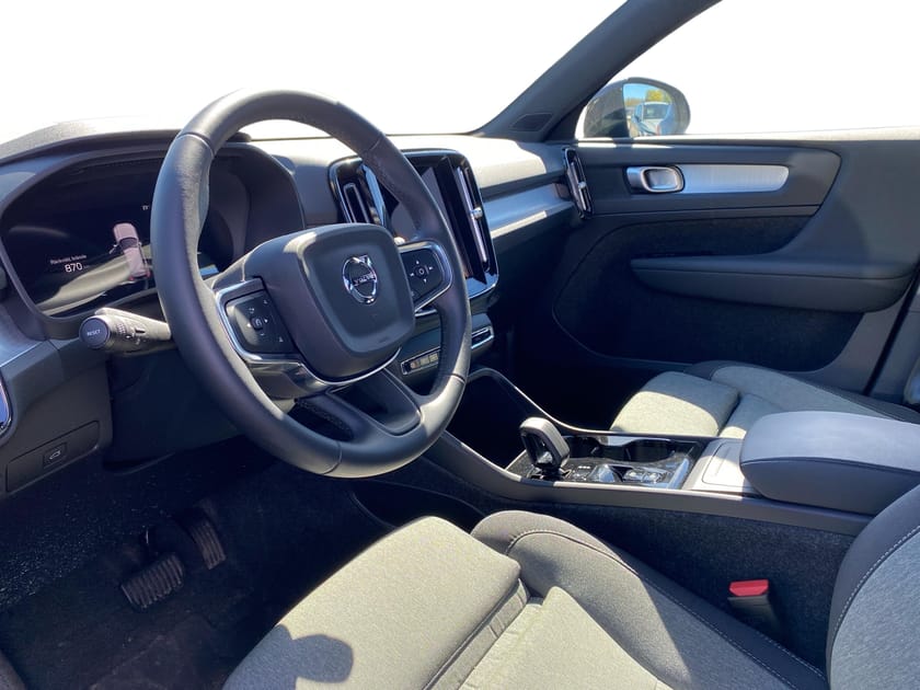 Bild 2 av Volvo XC40 B4 FWD Bensin Plus Dark