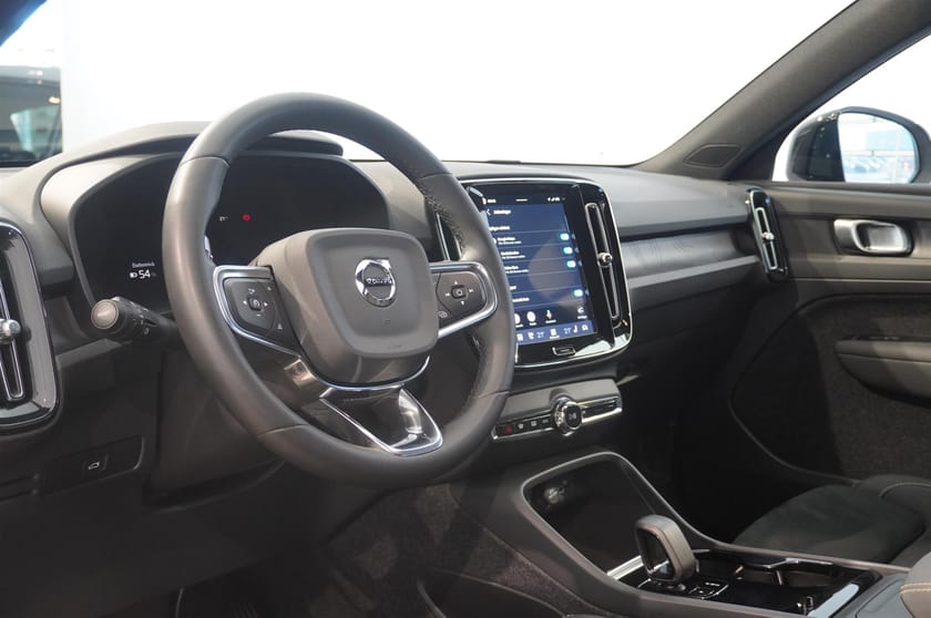 Bild 1 av Volvo XC40 Recharge Extended Range Ext Core Nav Backkamera Drag Apple CarPlay