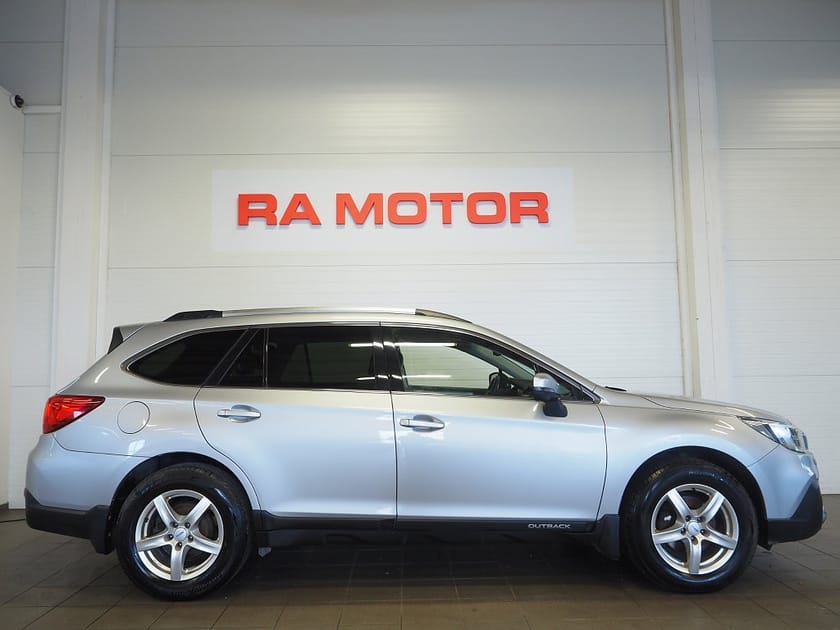 Bild 4 av Subaru Outback 2.5 4WD Lineartronic 175hk Drag Skinn B-Kamera M-Värm