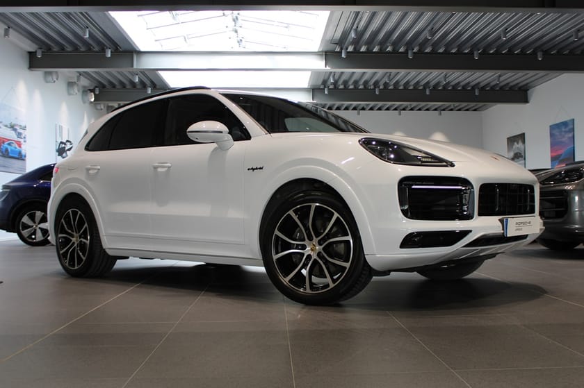 Bild 1 av Porsche Cayenne E-Hybrid Platinum Edition Moms