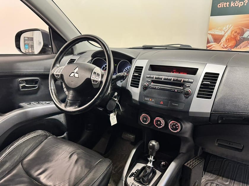 Bild 2 av Mitsubishi Outlander 5-seater 2.2 Di-D AWC TC-SST Edition 30 Euro 5 DragK