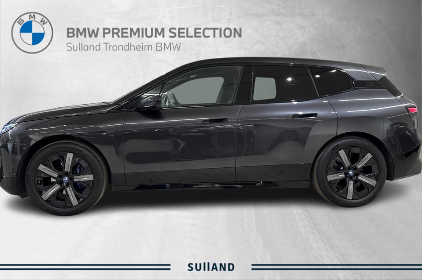 Bilde 2 av BMW iX xDrive40 xDrive40/BSI/Laser/Sky Lounge Pano/Krok/HUD/360kam/ACC