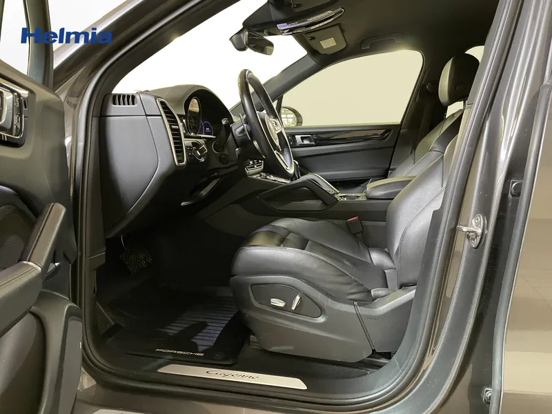 Bild 10 av 13 – Porsche Cayenne E-Hybrid TipTronic S - Luftfjädring,  Nyservad, Vinterhjul Originalfälgar