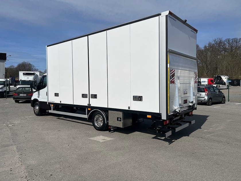 Bild 3 av Iveco Daily 72-180 Chassis Cab 72C18 A8 Skåpbil Öppningsbarsida Fullutrustad