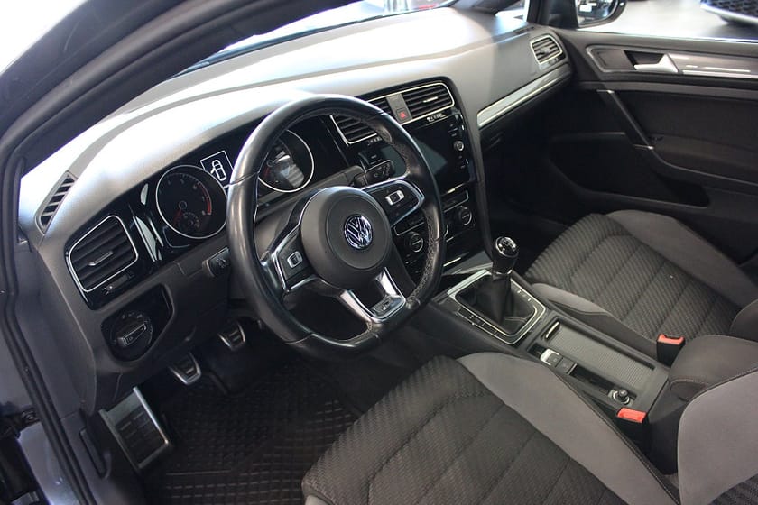 Bild 2 av Volkswagen Golf 5-dörrar 1.5 TSI GT R-Line Drag Värmare V-Hjul
