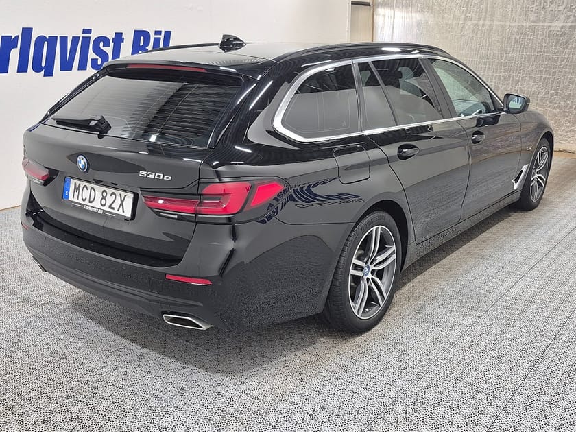 Bild 4 av BMW 530e Touring Plug in 292HK Läder Panorama