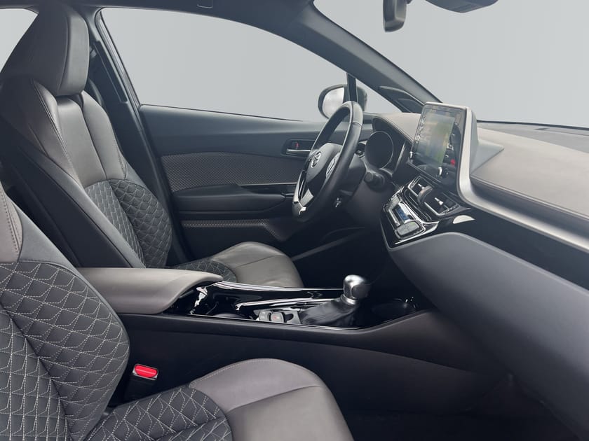 Bild 5 av Toyota C-HR Hybrid 2.0 184hk Executive BiTone  JBL, GPS