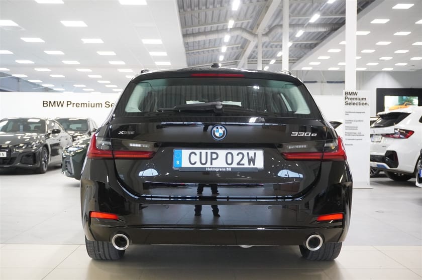 Bild 3 av BMW 330e xDrive Touring Sportstolar Drag Akustik Glas Elsvankstöd
