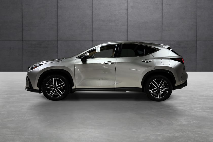 Bilde 2 av Lexus NX 450h+ 4WD Executive Tech