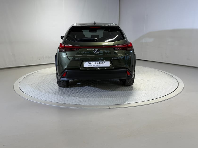 Bilde 4 av Lexus UX 250h E-Four AWD Premium Cruise/Kamera/Skinn/Navi/Relax garanti