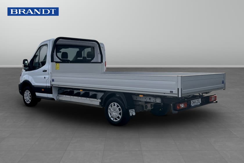 Bild 2 av Ford E-Transit 350 Chassi Cab Enkelhyt Flakbil Trend L4 BEV 184 hk / 135 kW 1AT RWD