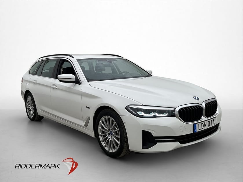 Bild 3 av BMW 530e xDrive Touring 292hk MOMS Cockpit Kamera Drag Läder Navi