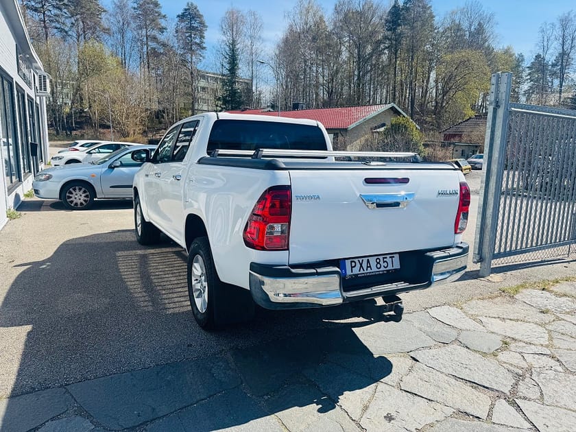 Bild 4 av Toyota Hilux Dubbelhytt 2.4 AWD 150HK AUTOMAT / MOUNTAIN TOP / MOMS