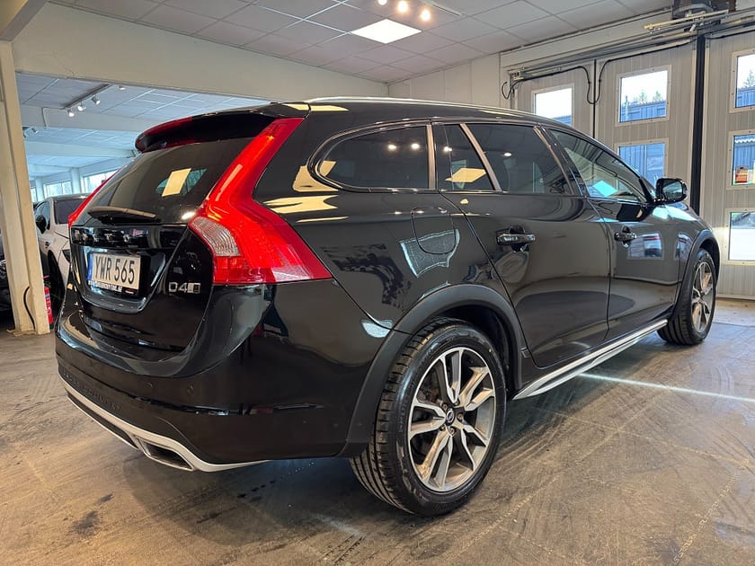 Bild 4 av Volvo V60 Cross Country D4 AWD Aut Classic Summum Drag Kamrem bytt Blis SE UTR