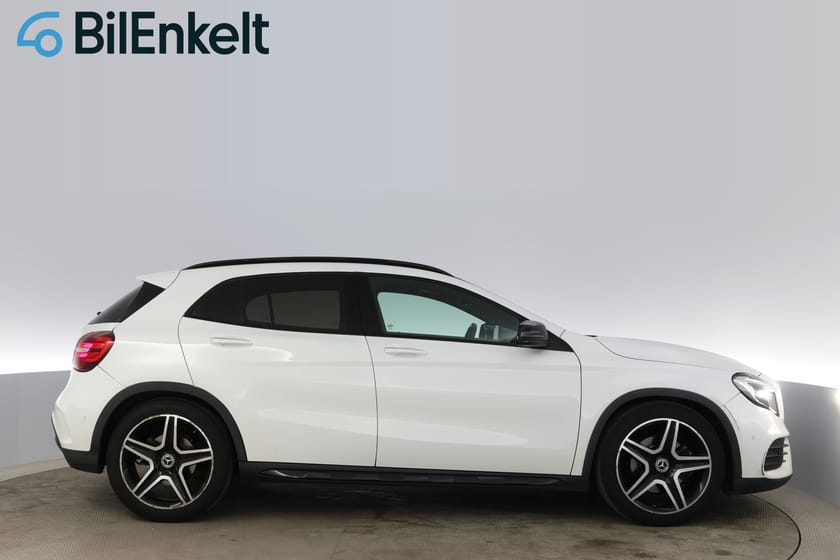 Bild 2 av Mercedes-Benz GLA 220 d 4MATIC AMG Night Pano H&K Värmare