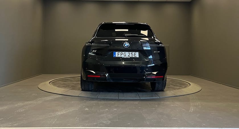 Bild 4 av BMW iX xDrive50 50 Sportpak Exclusive Innovation Comfort B&W ljud Drag