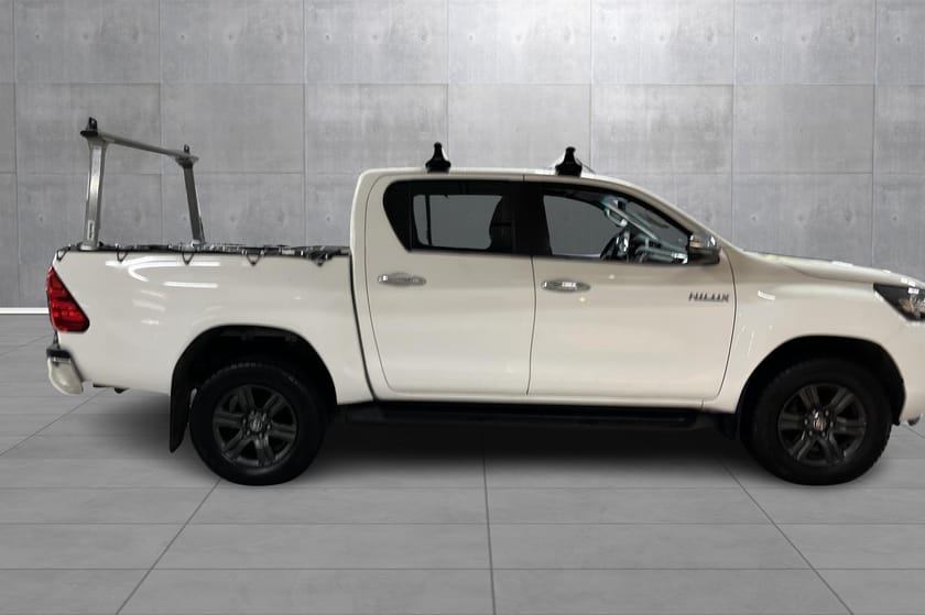 Bilde 5 av Toyota Hilux Dobbelcab 2.4 D-Cab SR Aut Pick Up, Rentekamp 6.25% med 35%EK
