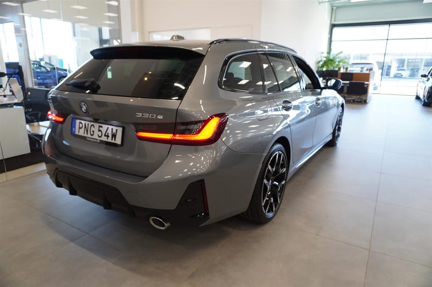 Bild 5 av BMW 330e xDrive Touring M-Sport Navi Adaptiv F HiFi Backkamera Rattvärme 19