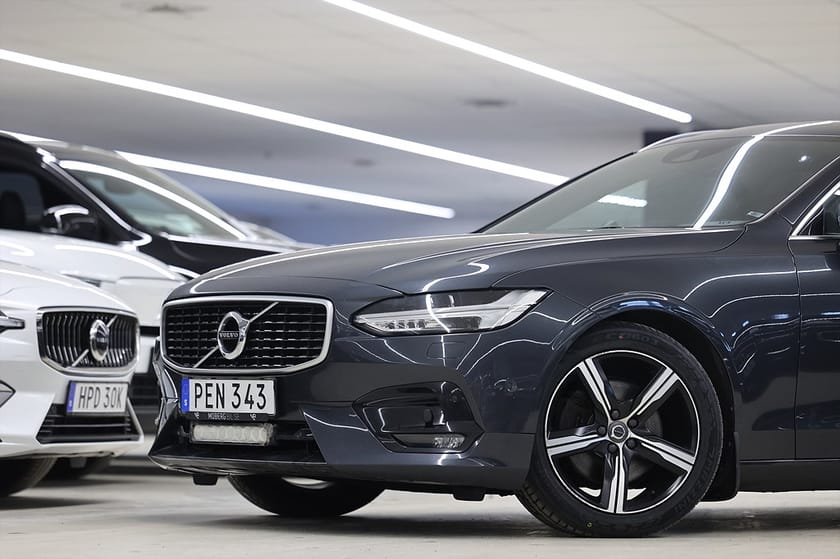Bild 4 av Volvo V90 D4 AWD 200hk R-Design B&W Pano Polestar Alcantara