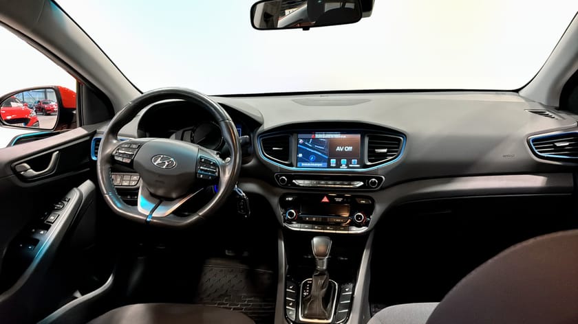 Bild 4 av Hyundai Ioniq Plug-in Laddbox värde 5000kr ingår*